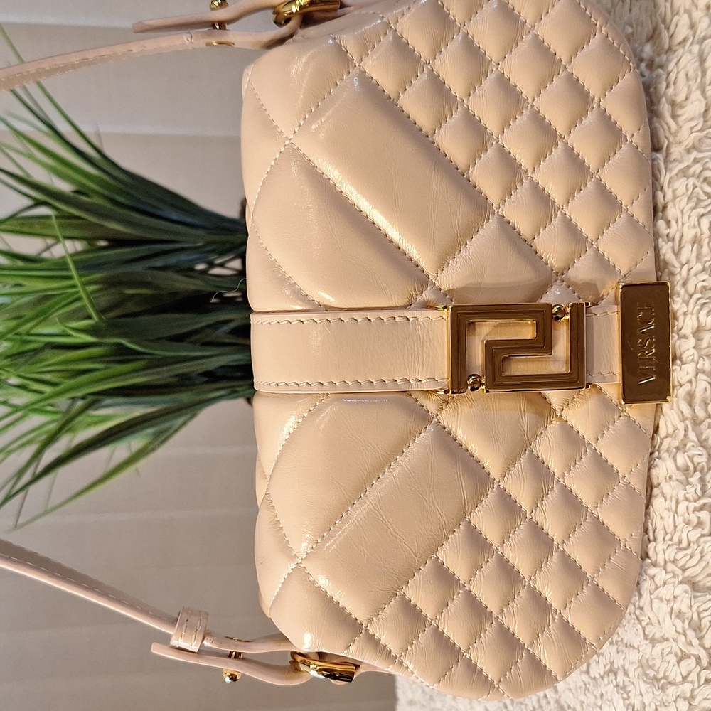 Gorgeous Versace Greca Goddess Leather Bag - Picture 4 of 14